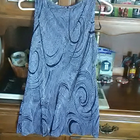 Top - Picture 2 of 2